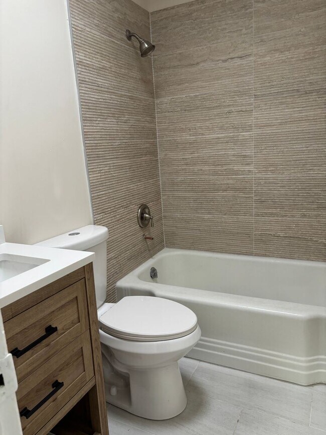 Photo - quiet triplex Near UNM's medical/law campus Unit A