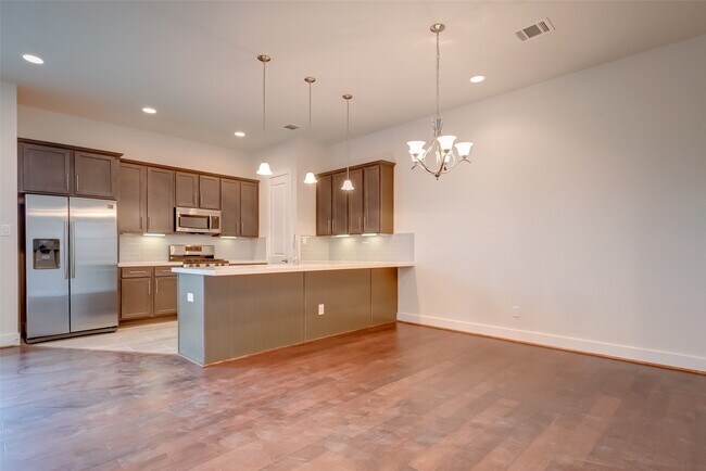 Photo - 1844 Parana Dr