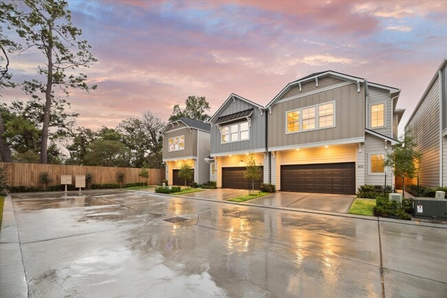 Building Photo - 810 Glowing Dawn Dr