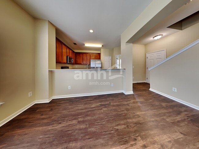 211 Meadow Wood Rd