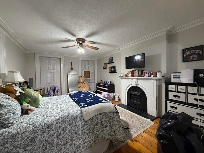 Building Photo - 710 Hudson St Unit 1