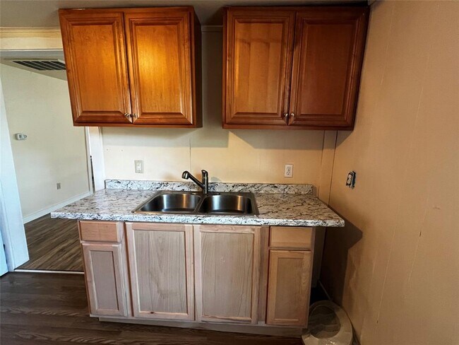 Photo - 102 E Carrie Manor St