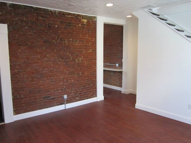 Photo - Beautiful 3 bed, 1 bath luxury apartment South Side Flats Unit 2