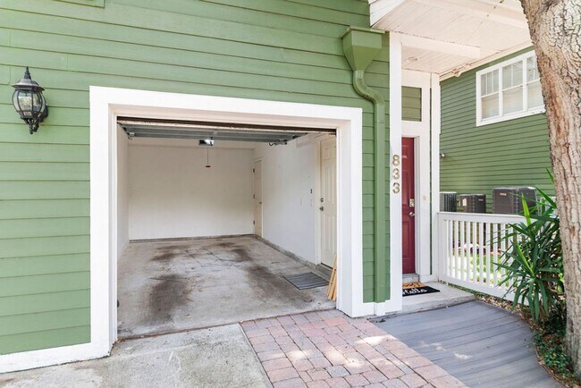 Photo - 833 N Fern Creek Ave