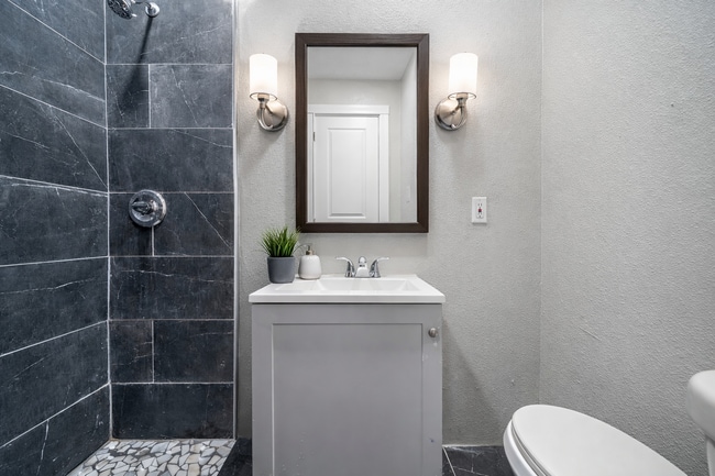 Photo - 2115 Broadway Avenue J Unit 2