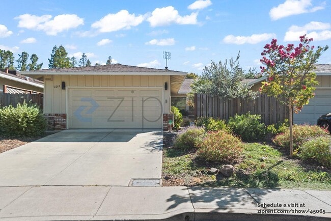 Building Photo - 2262 Sharon Rd Rental