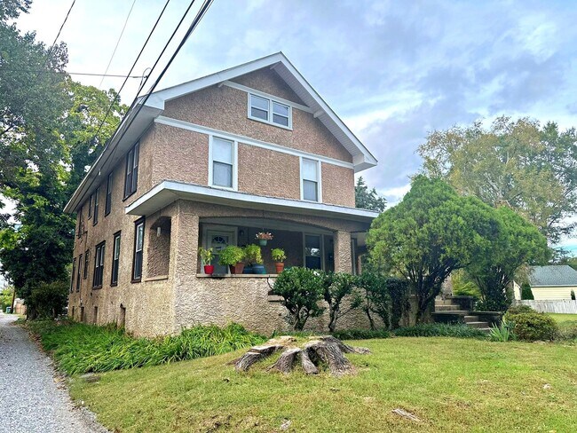 Photo - Bellevue - 2 Bedroom Apartment Unit #2