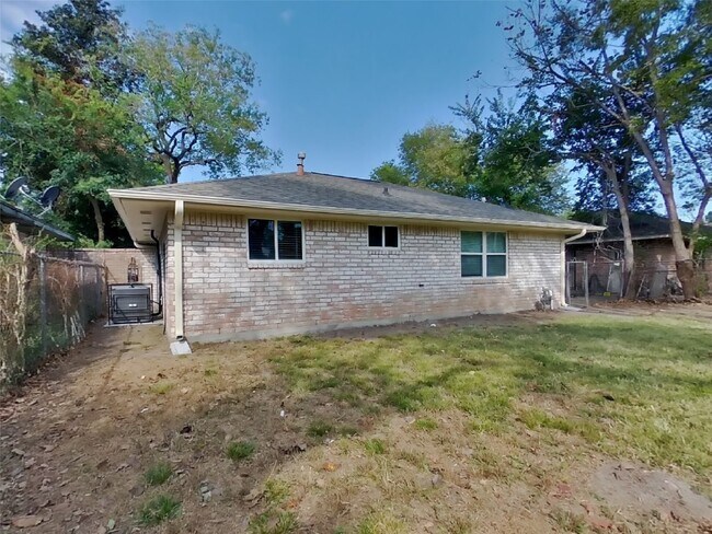 Building Photo - 11054 Spottswood Dr