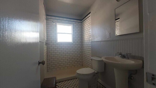 Photo - 220 Beemer Rd