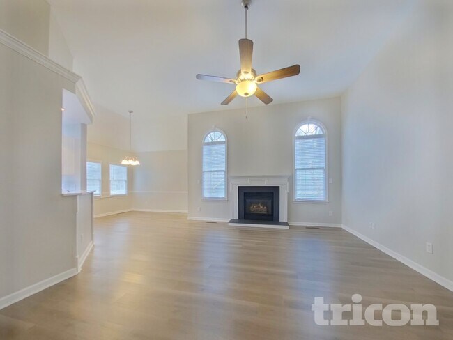 Photo - 3435 Emily Pl