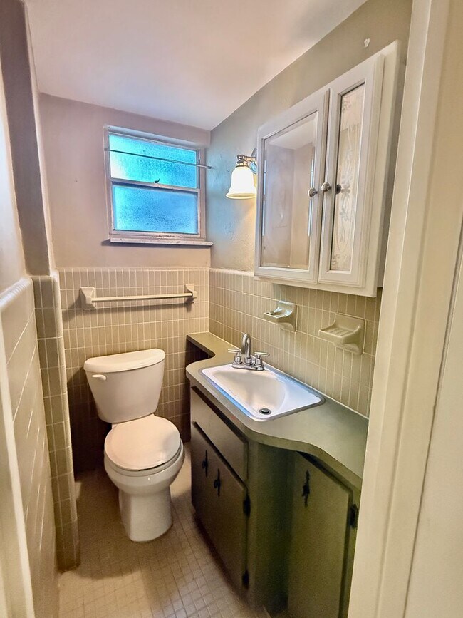 Photo - ROYAL OAK TOWNHOUSE Unidad A129