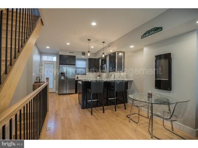 Photo - 533 Manton St