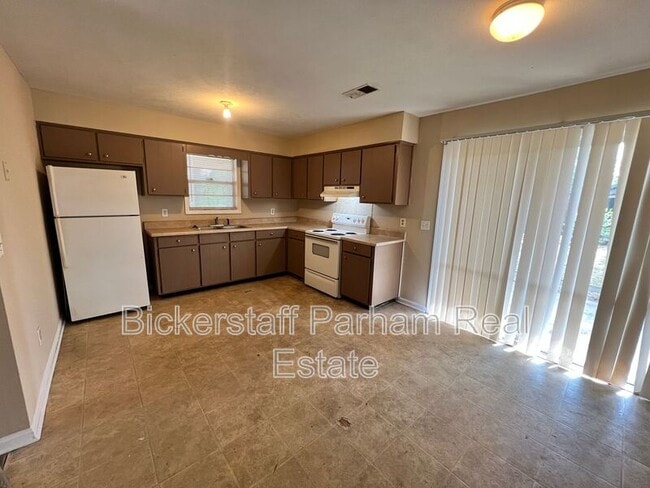 Photo - 2102 Winifred Ln