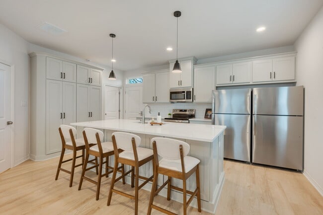 Photo - 208 Richards St