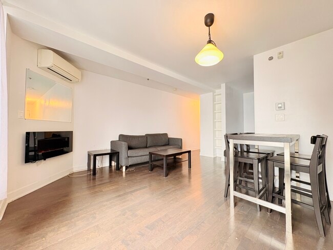 Building Photo - 2118 Rue Saint-Dominique Unit 503