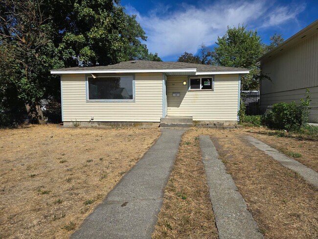 North side 3 bed 1 bath home - North side 3 bed 1 bath home