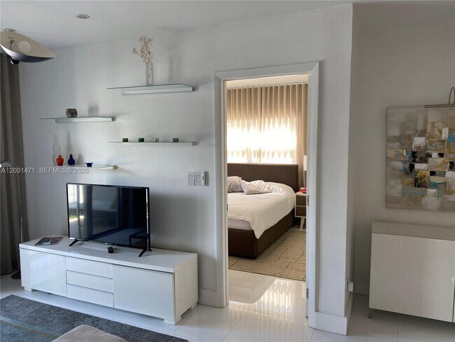 Photo - 1540 Meridian Ave Unit 4K