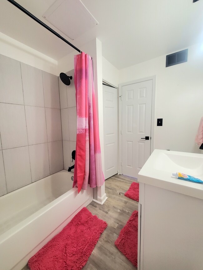 Photo - 9720 Lake Point Ct