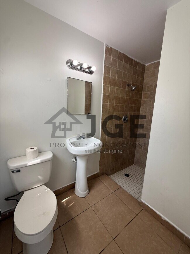1218 W 25th St