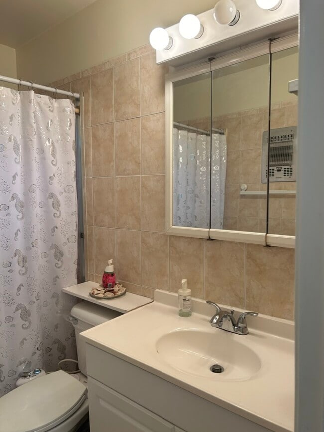 Photo - 1554 N 12th Ct Unidad #14B