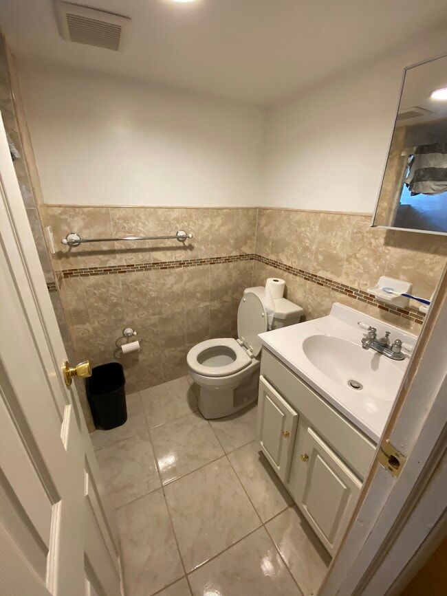 Photo - 16803 Jamaica Ave