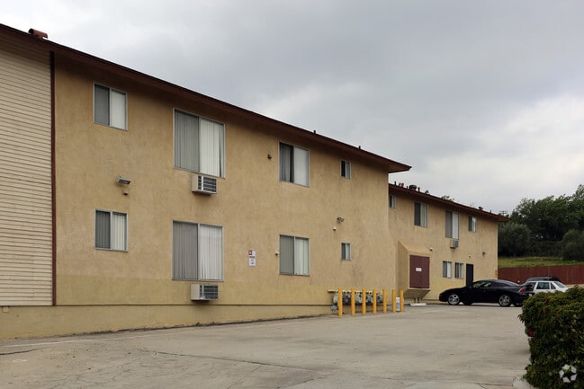 Photo - Helix Tennis Apartments