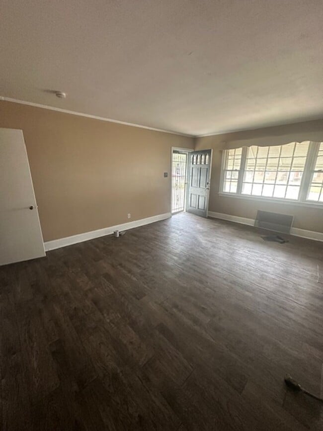 Photo - 605 Greenmead Dr