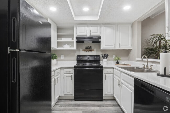3BR, 2BA - 1,250SF - Kitchen - Broadway Villas