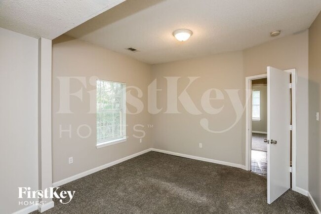 Photo - 690 N Willett St