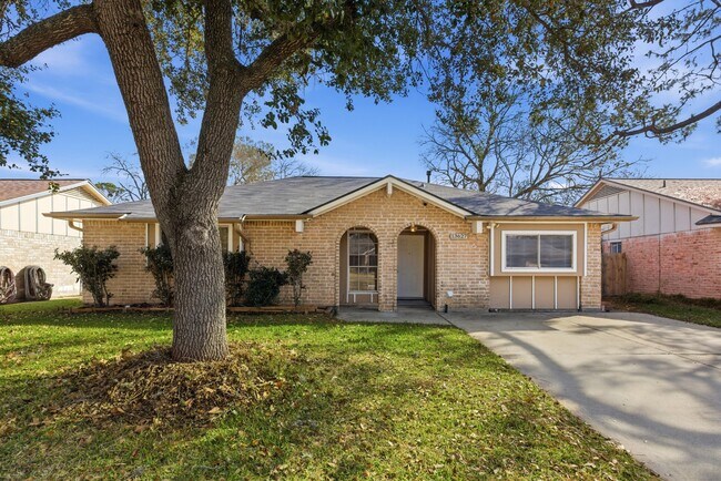 Building Photo - 13627 Greenway Dr