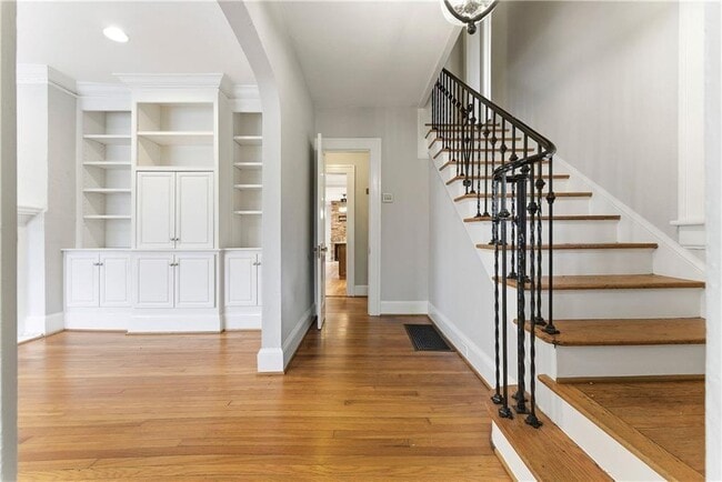 Photo - 685 E Morningside Dr NE