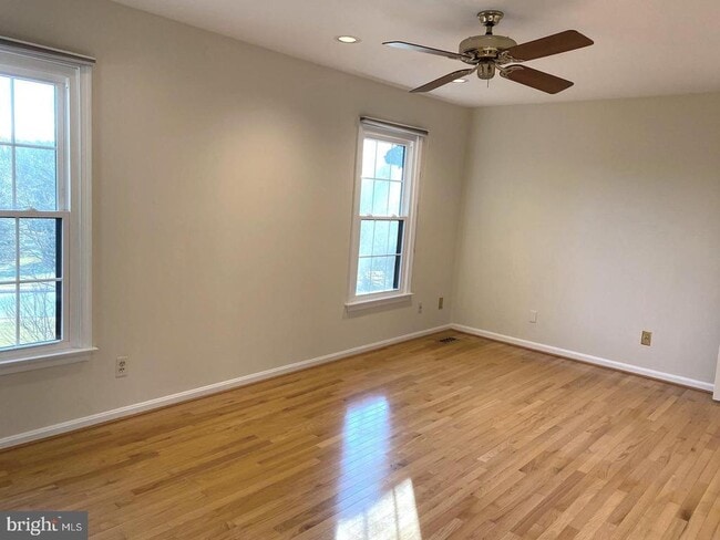 Photo - 13 Dickens Square