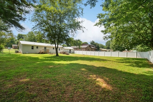 Photo - 106 Napier Dr