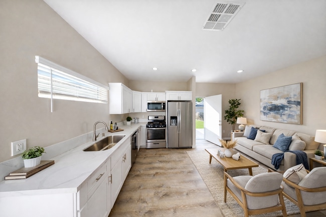 Building Photo - 4BD/2BA, Great Yard Space!