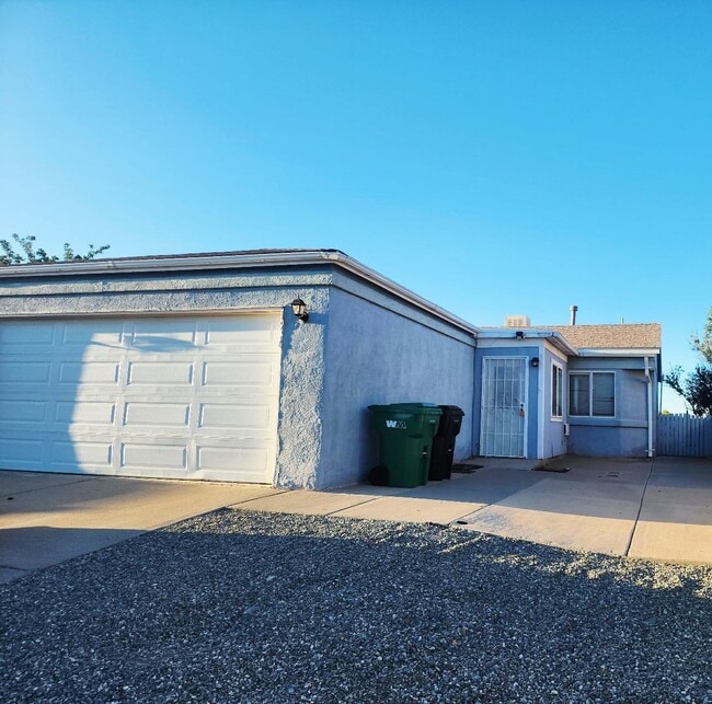 Building Photo - 2 bedroom  Rio Rancho
