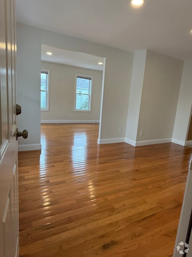 Building Photo - 152 George St Unit 2S Rental