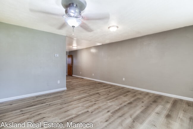 Photo - 3005 W Lathrop Rd Unit 1