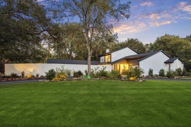 Photo - 203 Cove Creek Ln