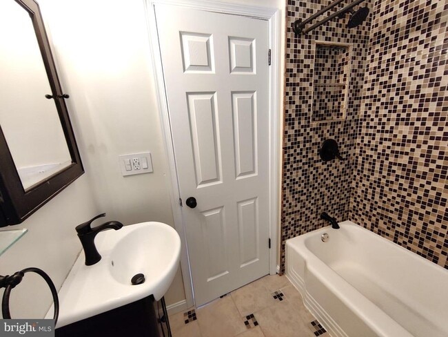 Photo - 5942 Williamsburg Rd