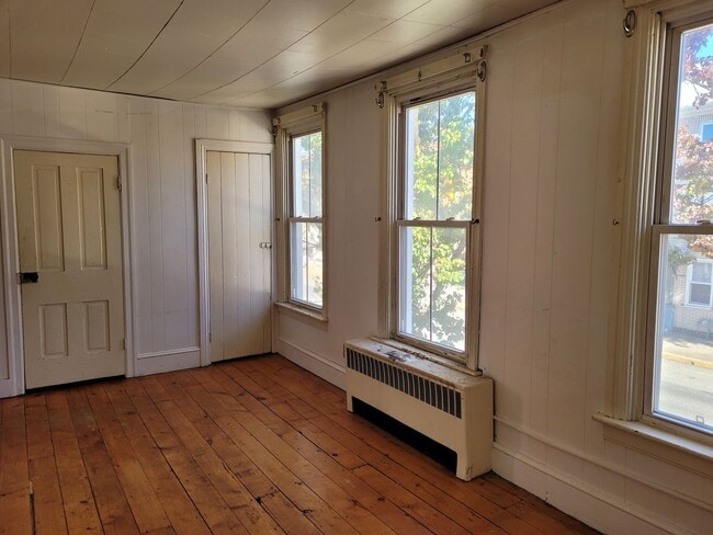 Photo - 38 N Earl St Unit Apt 3