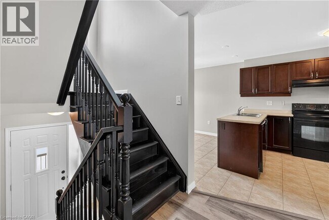 Photo - 7 Hepworth Cres