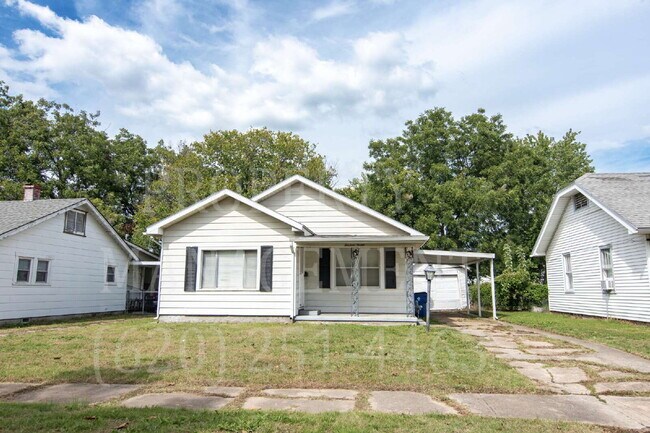 Building Photo - Weekly Rental all bills paid $200 per person