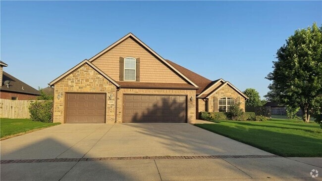 Building Photo - 4000 SW Hollowbrook St Rental