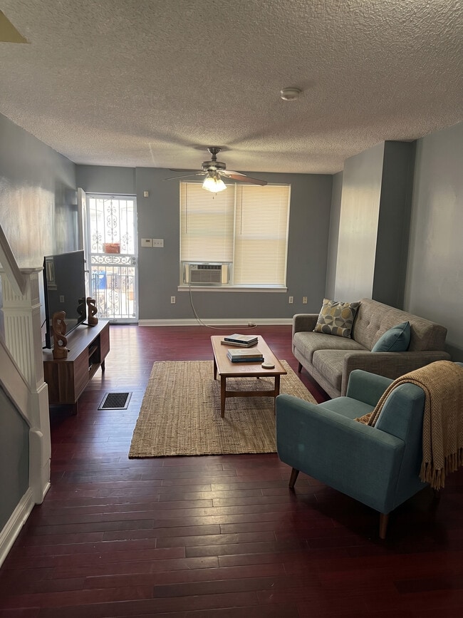 Building Photo - 2624 Gerritt St