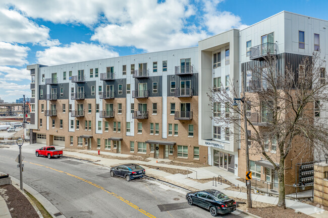 Eighteen87 - Eighteen87 Apartments