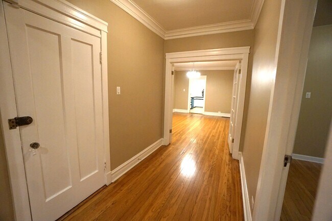 Photo - 1537 W Juneway Terrace Unit 1