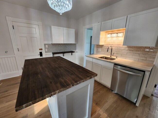 Photo - 105 E Main St Unidad 1