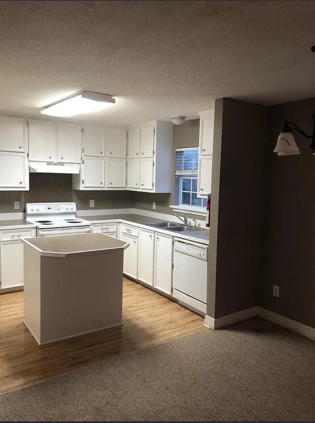 Photo - 1101 Cassidy Ln