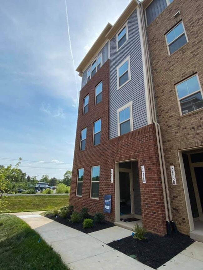 Photo - Immaculate & Stunning 3 Bedroom 2.5 Bathro...