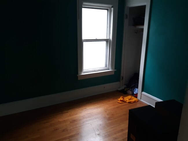 Photo - 3463 N Oakland Ave Unit UWM / East-Side 3BR upper flat